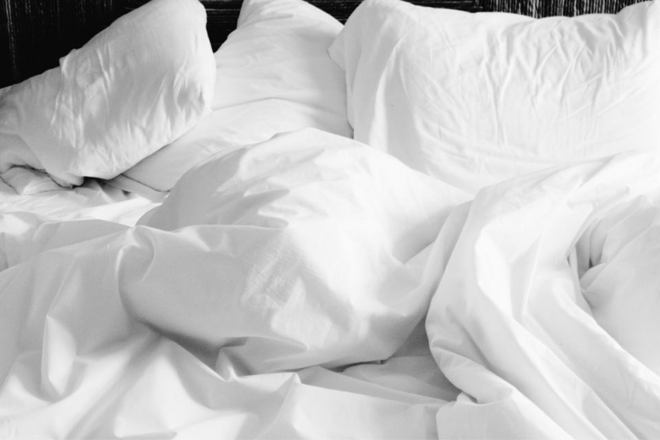 床墊壽命有多長？一張床睡多久才划算？5個徵兆告訴你床墊使用年限已到！